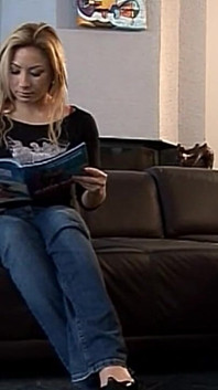 Tvůj penis je příliš velký na můj těsný zadek .. Prosím, buď sladká