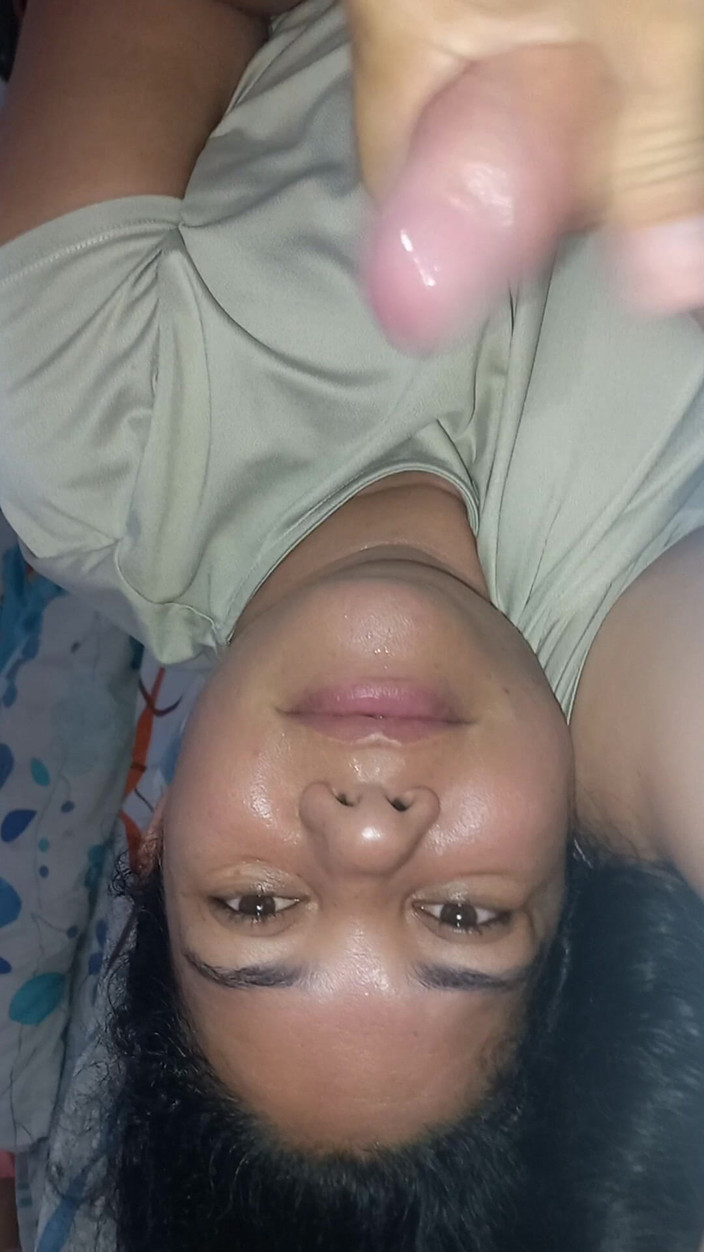 Valkyrieandluigy: Mijn verwende meisje zuigt diep en haar heerlijke melk aan...