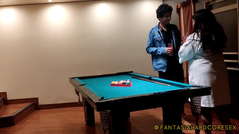 ALISONGONZALEZ26: 他输了赌注，不得不让他最好的朋友操他在家里做爱