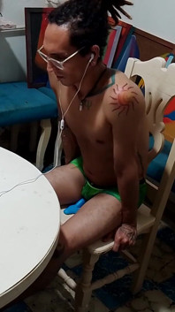 Bergoyang pada dildo: Raba Erre Elle
