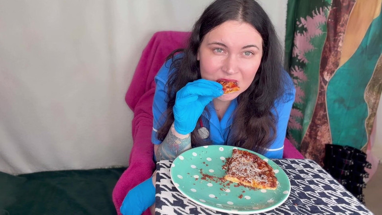 MissFFW: 护士ffw在漫长的一天后吃