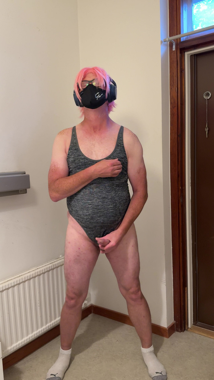 Julia Trans: Transă bătaie în cur, coaie, masturbare și ejaculare pentru tati