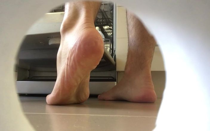 Manly foot: Filling the Dishwasher with Barefeet - Manlyfoot