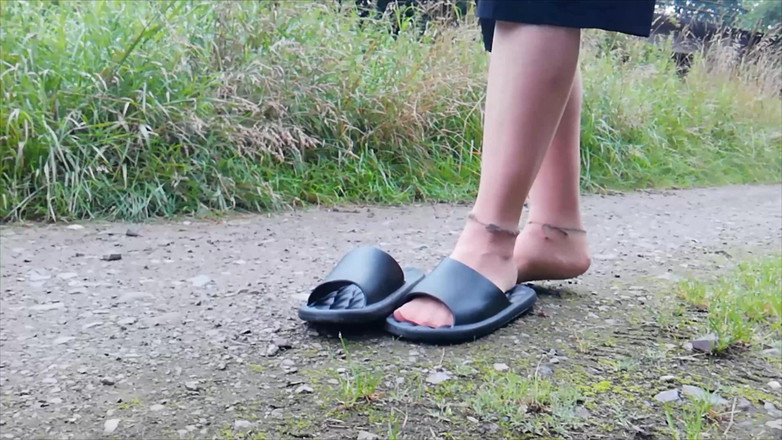 Carmen_Nylonjunge: Kaki nilon berjalan-jalan di alam