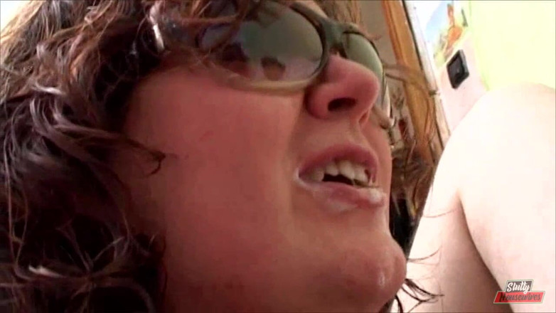 Vere Casalinghe Italia.: BBW with a strapon gets banged and sprayed in mouth
