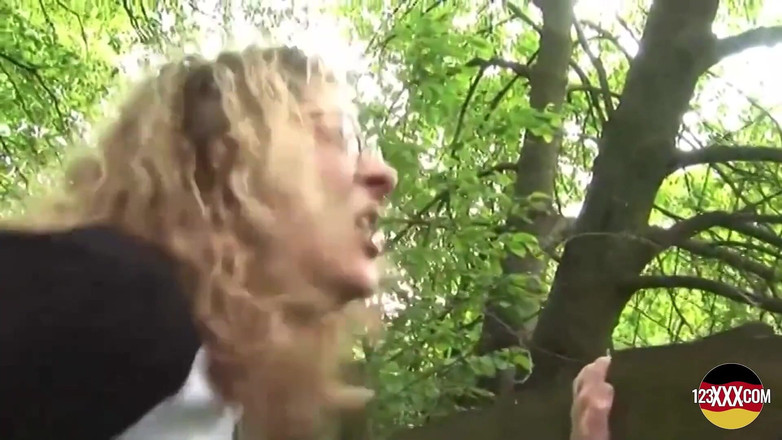 123XXX - Fucked Amateurs in Germany!: Блондинка мамка в окулярах хоче його там і зараз