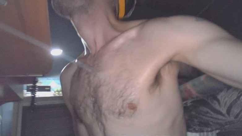 NeatGame458: Riempio il bicchiere con la mia urina, assaggio e me...