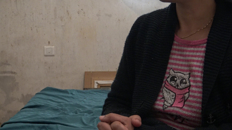 Stepmom Susan: 変態の継母が処女の継息子に初めて手コキをする