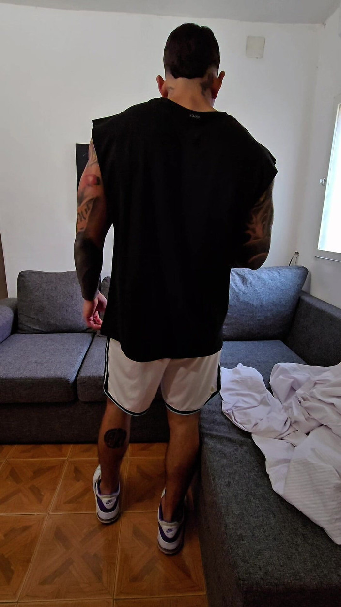 Young big apple: Aku memotong air saudara tiriku dan membiarkannya melakukan apa pun...