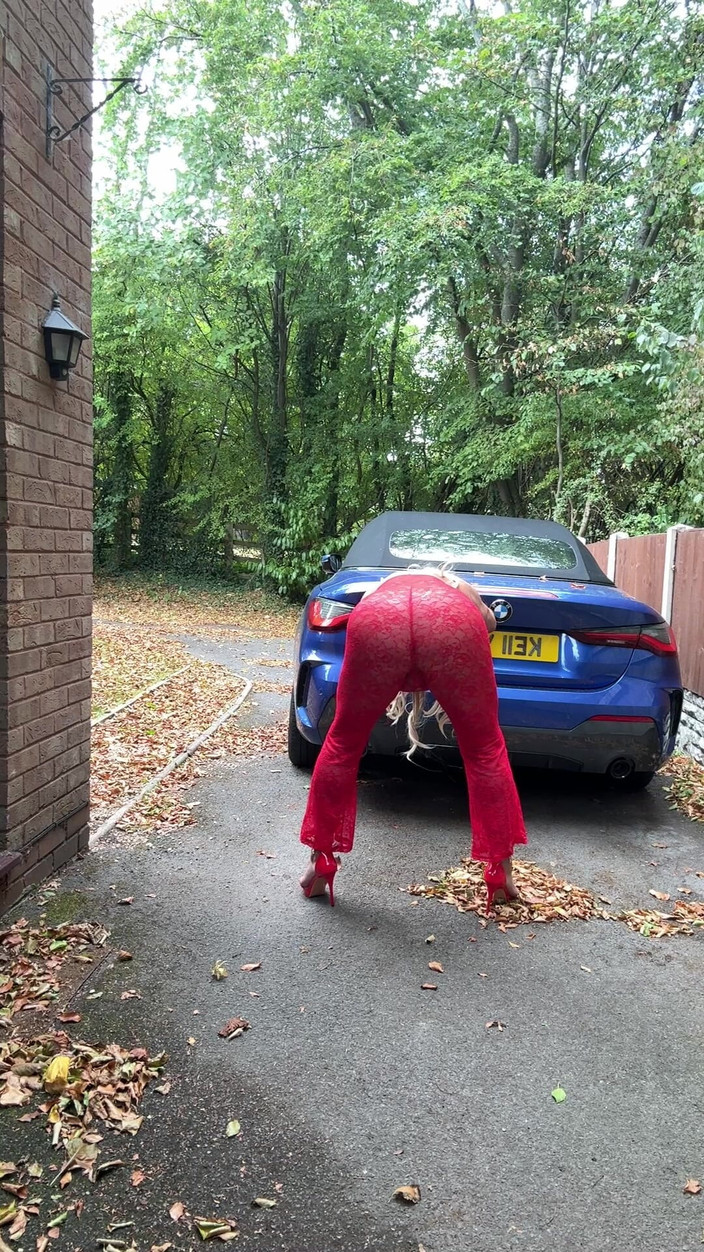 Kellycd2022: Sexy travestiet Kellycd2022 in sexy rode jumpsuit en hakken