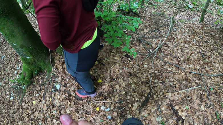 Dazzlingfacegirl: Hisap dan kongkek dalam hutan