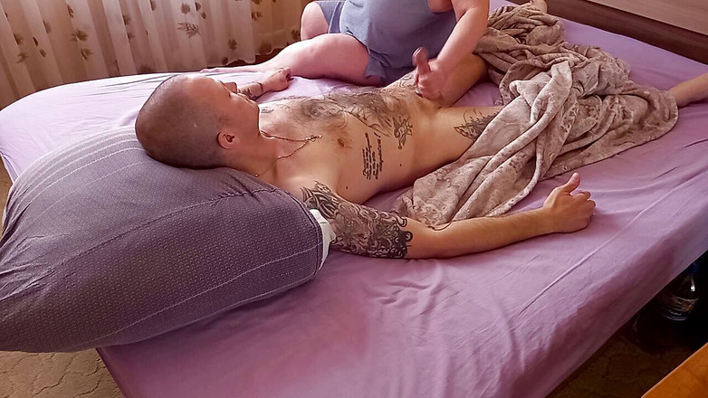 Zona901: Ibu tiri membangunkan saya melancap batang saya