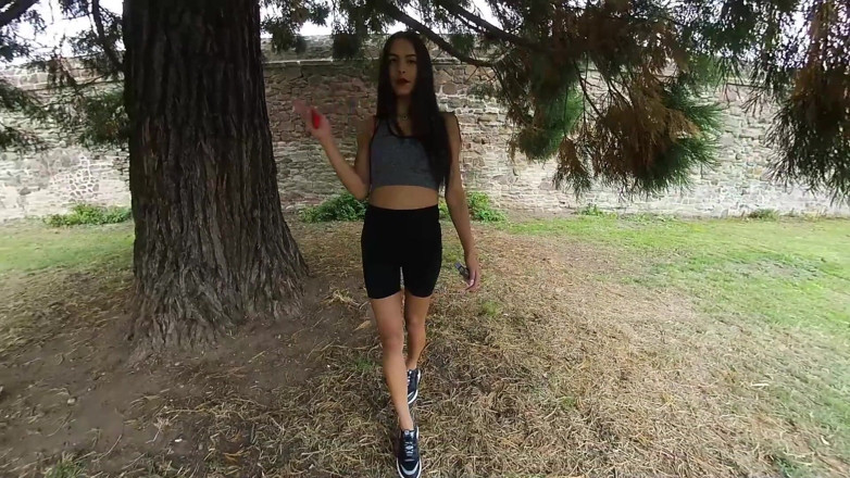 VR smokers HD-2D Videos Only: Kim Model - Yürüyüş Yolu