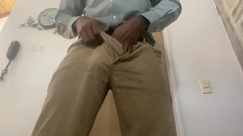 Big black cock BBCee: Fan Request se pișă pe pantalonii mei