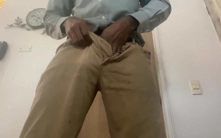 Big black cock BBCee: प्रशंसक ने मेरी पैंट पर पेशाब करने का अनुरोध किया