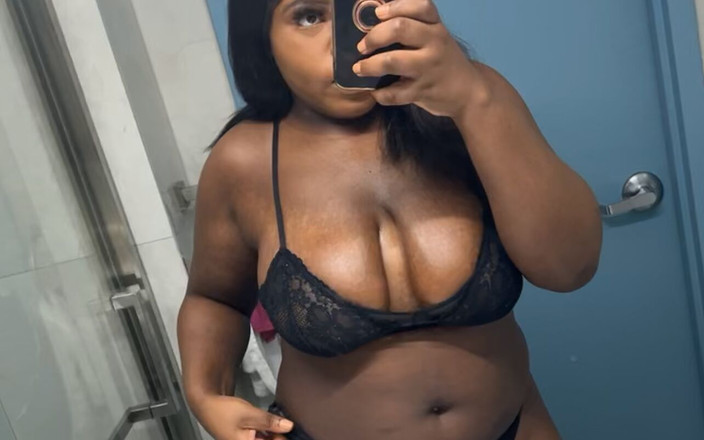 Chantell Dior: 私の厚いお尻を見て、お尻を振る