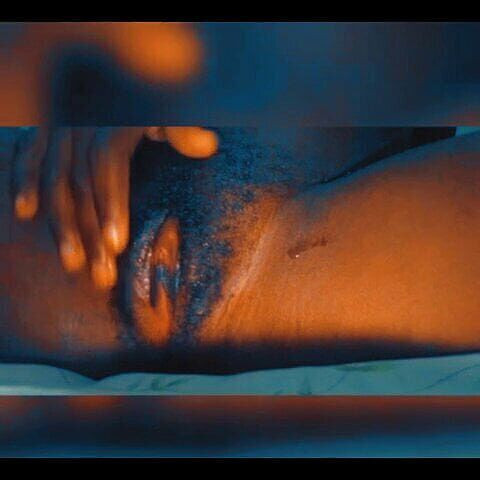 Dickmo888: 쪼이는 보지를 가지고 노는 마른 소녀