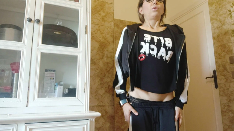 savannahamatoriale: In the bathroom you can let yourself go