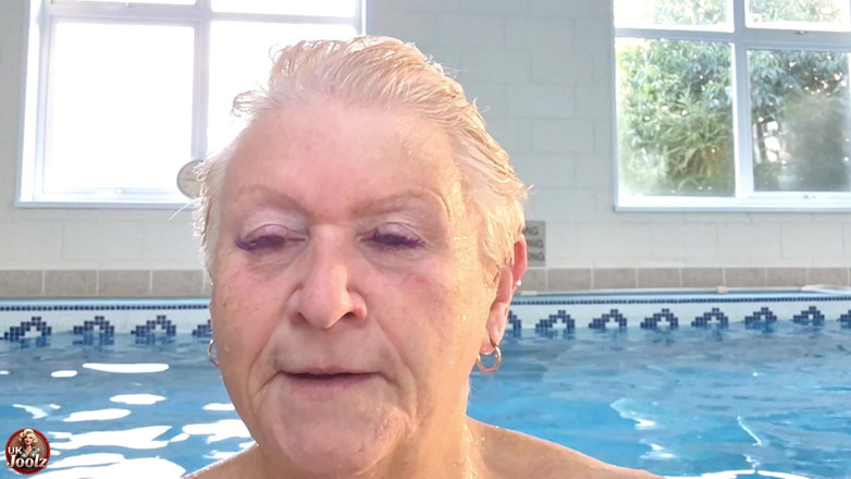 Uk Joolz: Naked Swimming!