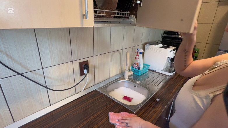 Emeli: 부엌 싱크대에서 식기 세척기 액체로 헤어 워시