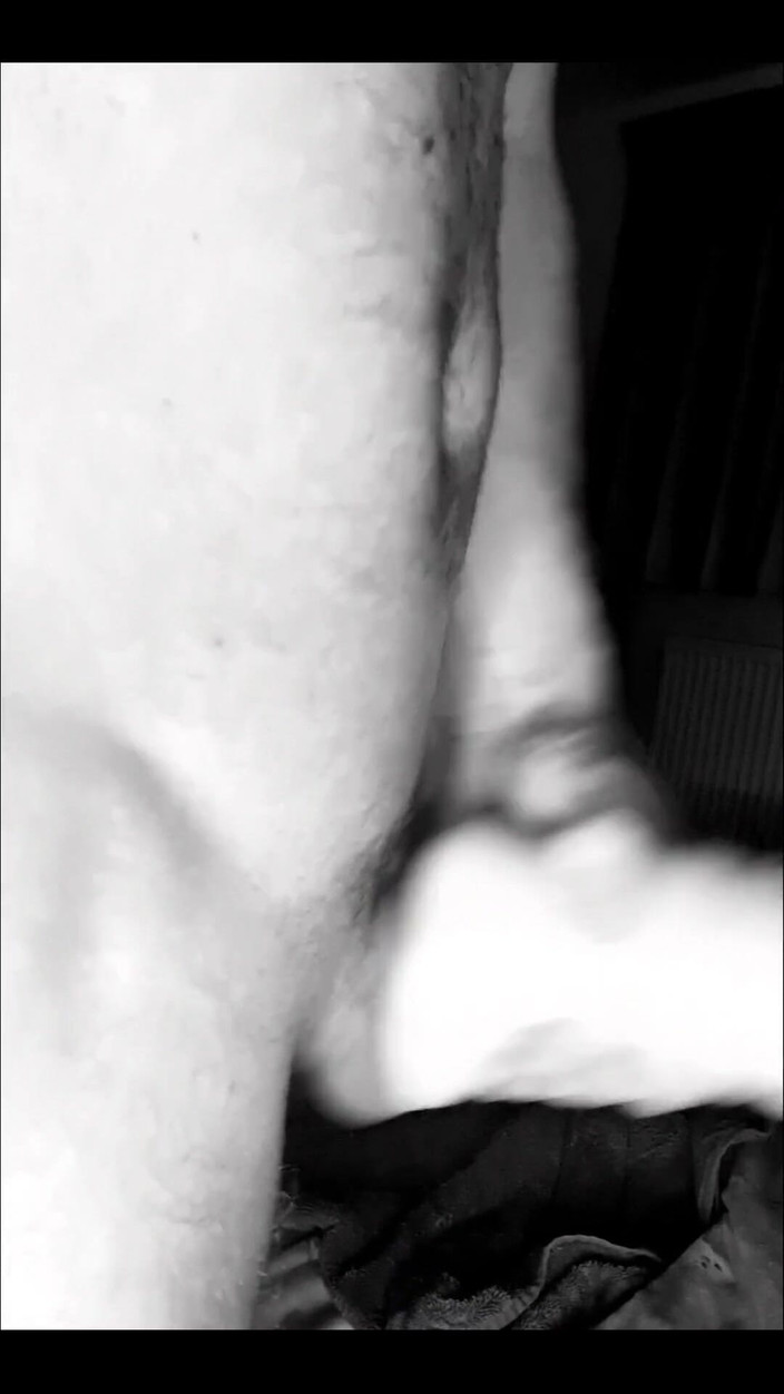 Englishtom20vip: Être coquine avec un nouveau jouet