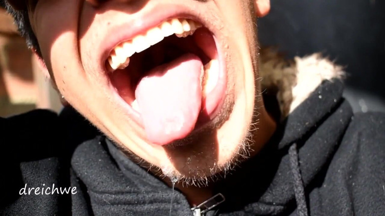 Dreichwe: Tongue game