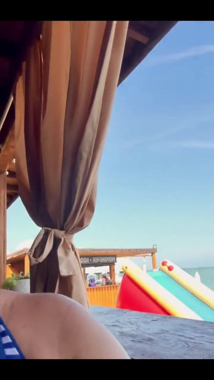 KarmenMilf: În vacanță pe mare