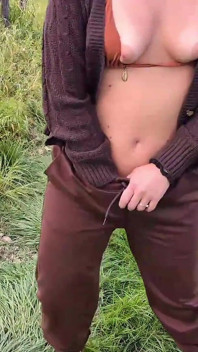 Üvey kız kardeş süper donanımlı üvey erkek kardeşi tarafından trekking yaptıktan sonra götten sikiliyor