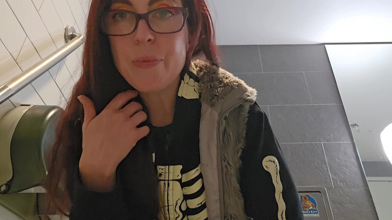 Nerdy_faery: Пригоди на смітнику, доках і громадському туалеті