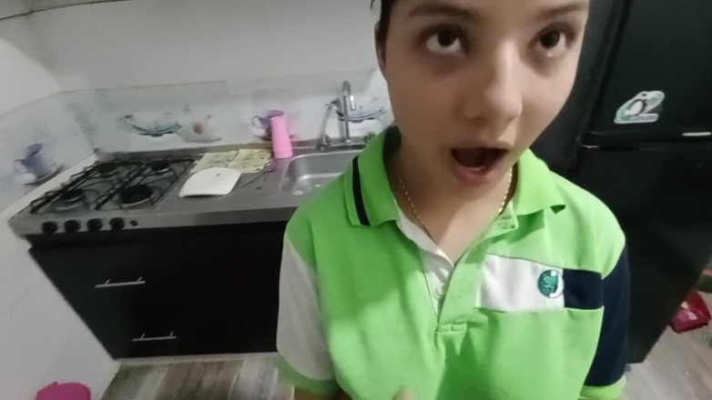 mackencie29: Người giúp việc nóng bỏng chờ đợi tôi trong nhà bếp -...