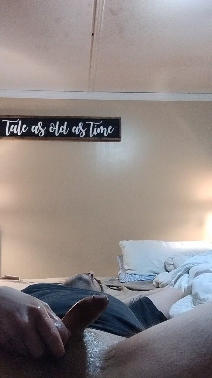 Mofarmer92: Il patrigno arrapato si accarezza