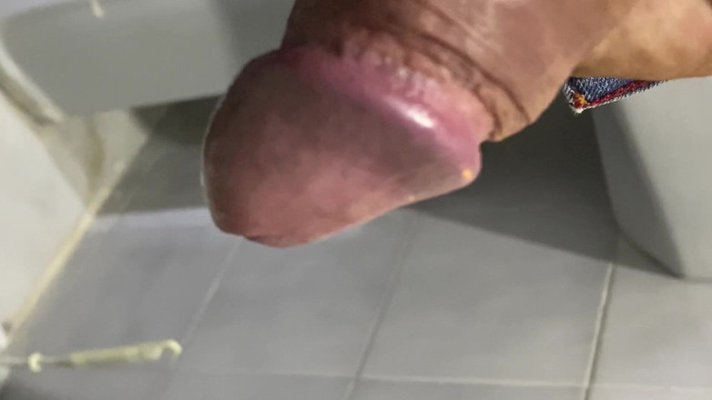 Latin mature king: Kontol besar kencing di pelayanan publik