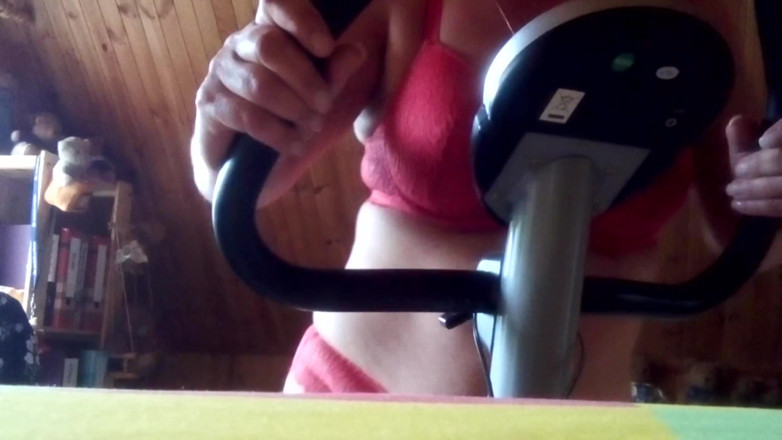 Hot-Pussy66: Red underwear for sports