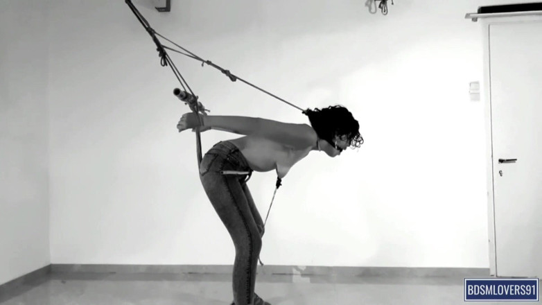 Bdsmlovers91: Enge jeans-schlampe in engem arsch, bondage