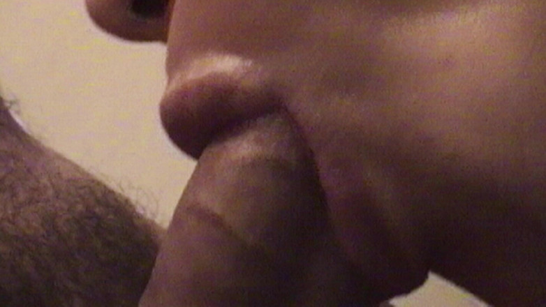 Amateurs videos: Meid voert orale seks uit op baas met camera in...