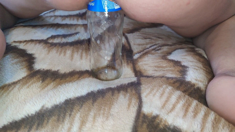 DirtyLubov: S lahví anální masturbace