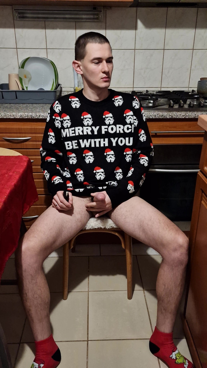 Fap_man93: 私はクリスマスのセーターを着てキッチンで私の巨根を自慰行為しました