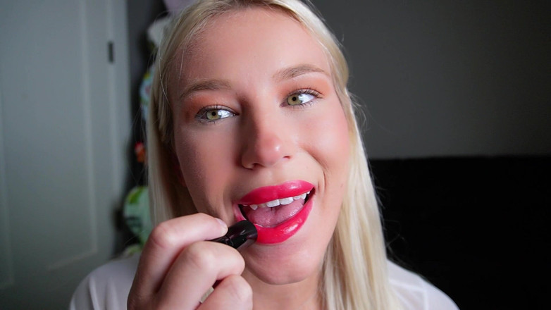 Keeks3005: Czerwona szminka całuje