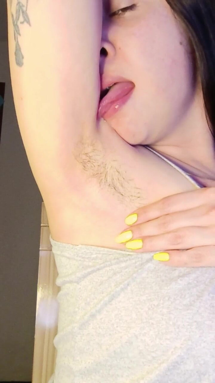 Golden domme: Jilat ketiak