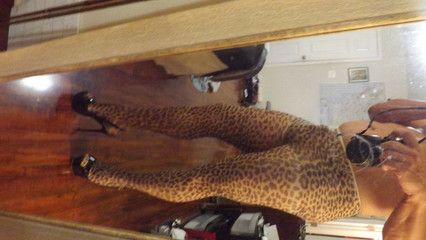 MrLeggs: लेग स्विंगिन ' घुटने की ऊँची पहनी' Stiletto Struttin ' बट फीलिन ' बॉल पुचलिन' बिना फर्श पर बिना किसी धूप के मज़ा जैसे कि कौन