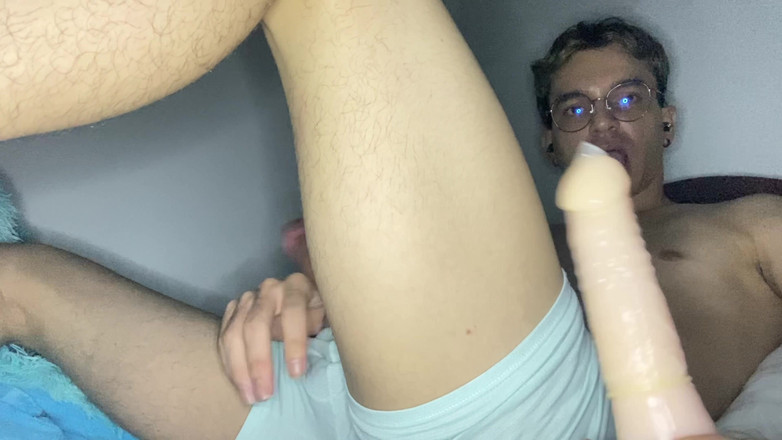 Andrews Perverts: 플래쉬라이트로 노는 똑똑한 소년