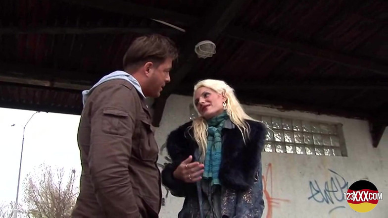 123XXX - Fucked Amateurs in Germany!: Magra loira milf sente como fazer sexo ao ar livre