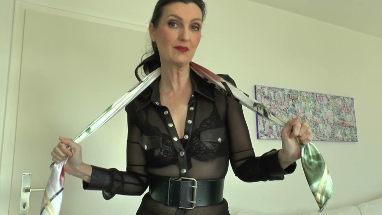 Lady Victoria Valente: Estilo de una bufanda de satén al estilo Ascot - parte 1