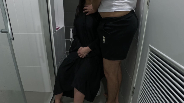 Nadai: Arab Sex in the Toilet Fucked for Reward