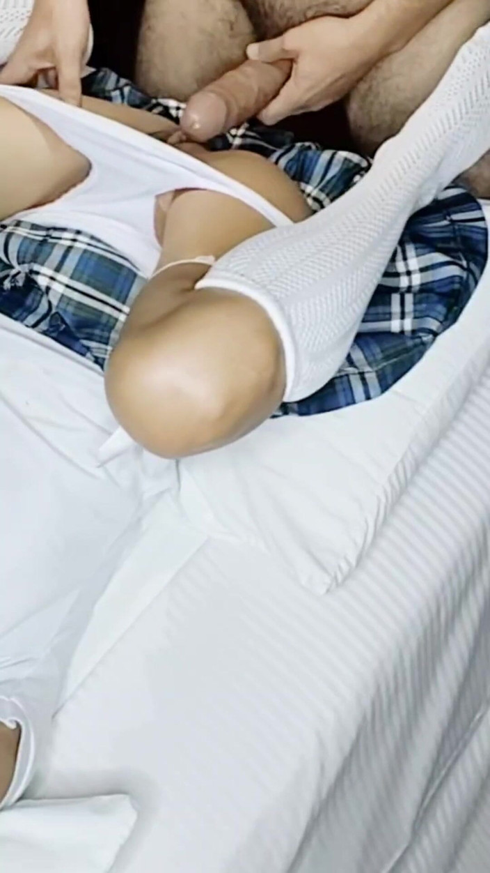 MynameisJuly: Mijn stiefbroer neemt me mee naar de universiteit en we...