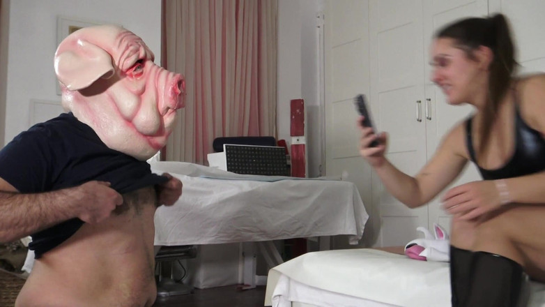 Femdom Austria: Mach das mit mir, du Clown! Schwein, katze und Kuh!