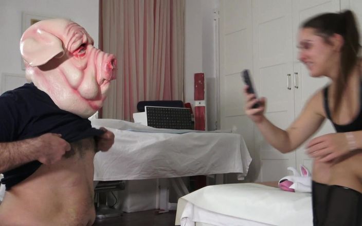 Femdom Austria: Mach das mit mir, du Clown! Schwein, katze und Kuh!