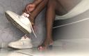 Solo Austria: Zenci kız spor ayakkabı fetişi