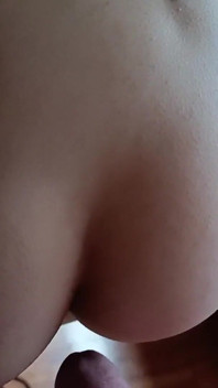 Empregada é bem fodida e recebe porra na bunda dela