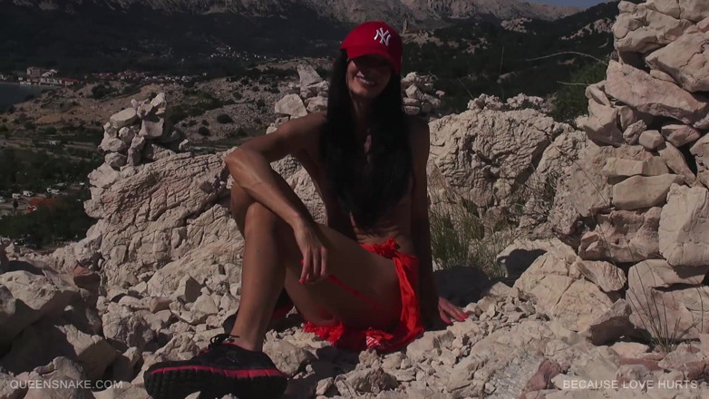 Queen Snake: Masturbating outdoors before getting fucked and jizzed in mouth